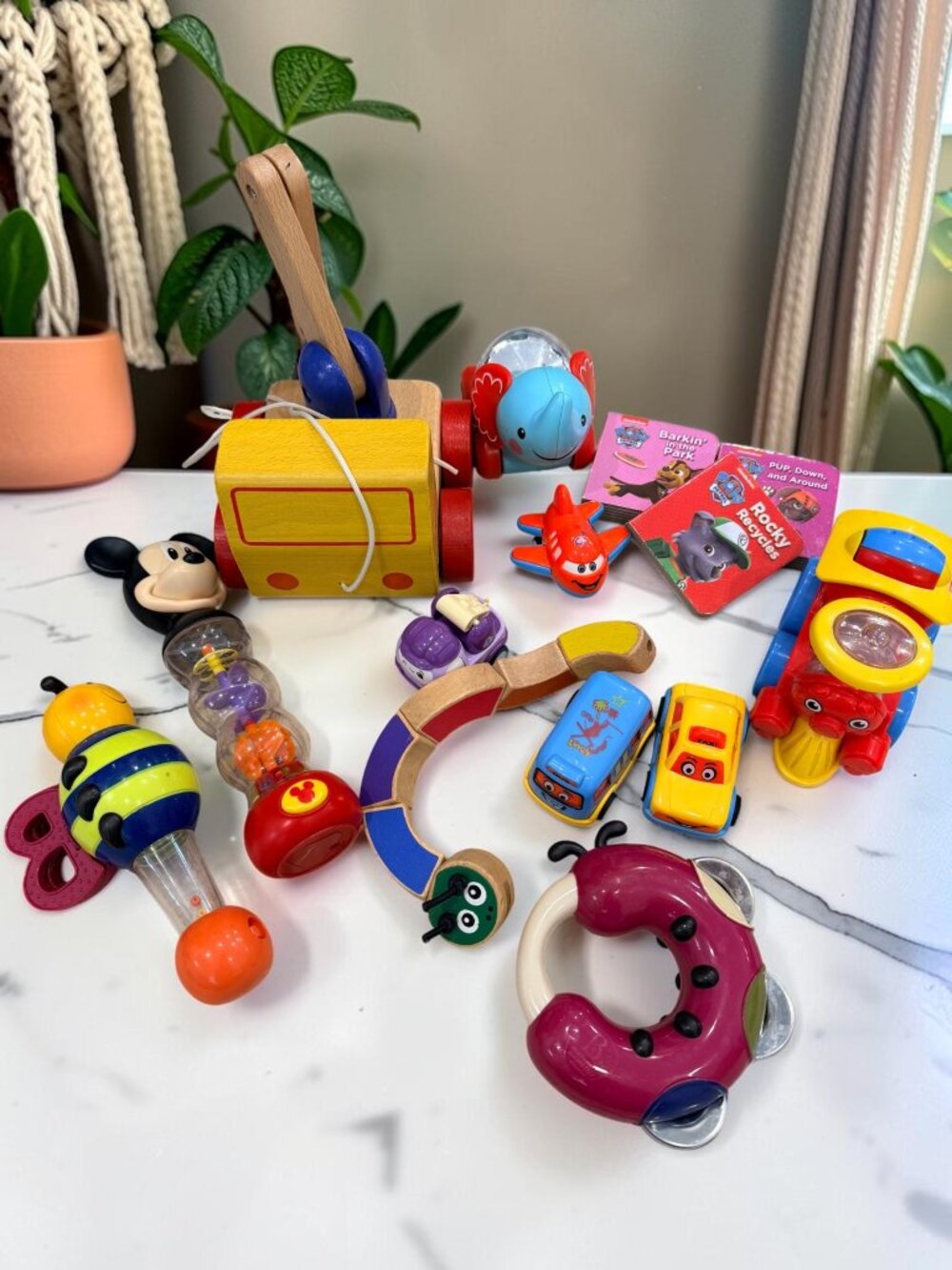 Baby Kids Toys Assorted Vintage IKea Magnet Crane Books Shakers Melissa & Doug